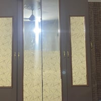 غرفه اخشاب • مستعمله • ٦ ابواب