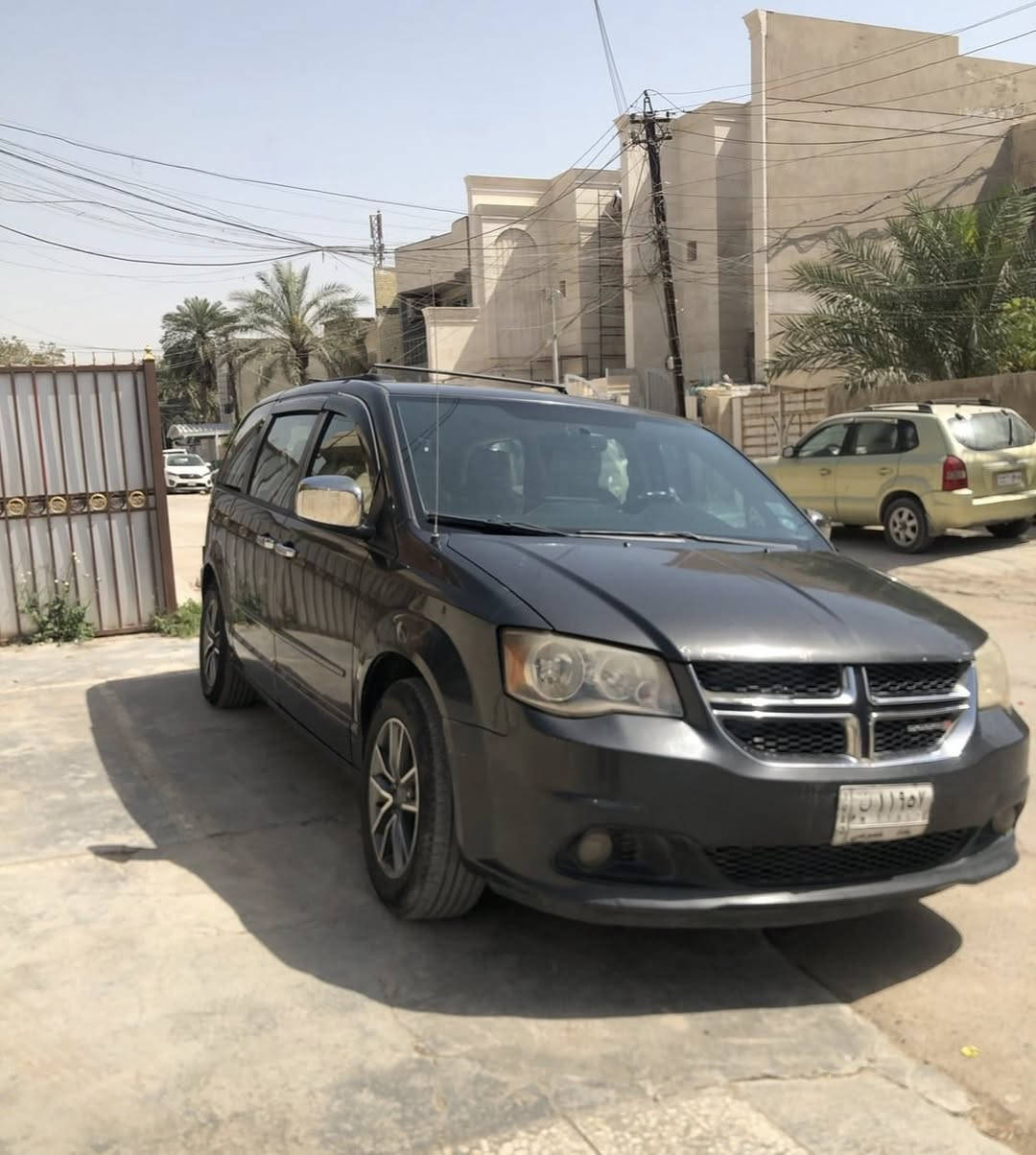 دودج كرفان 2012
محرك 3600
أبواب وصندوق كهربائيات أوتوماتيك 
تحكم إستيرين 
كشن سايق كهربائي
كشنات سياحي
كامره وشاشه
ويل كب 17
تخم تاير جديد
صدر ادامه جديد

حادث جاملغ امامي صفحة السايق نفسه امصلح والبنيد 
بيها بعض الاحتكاكات جانبيه اهنا بسبب تكتك

العنوان بغداد
السعر 130 وبيها مجال بسيط

موبايل ***********
