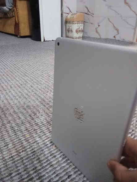 السلام عليكم أيباد 9للبيع ذاكرة 64مكفول ما مبدل بي ولا شي عل وضع الشركة السعر 250وبي  المكان بابل ناحية الطليعة رقم الهاتف ***********
