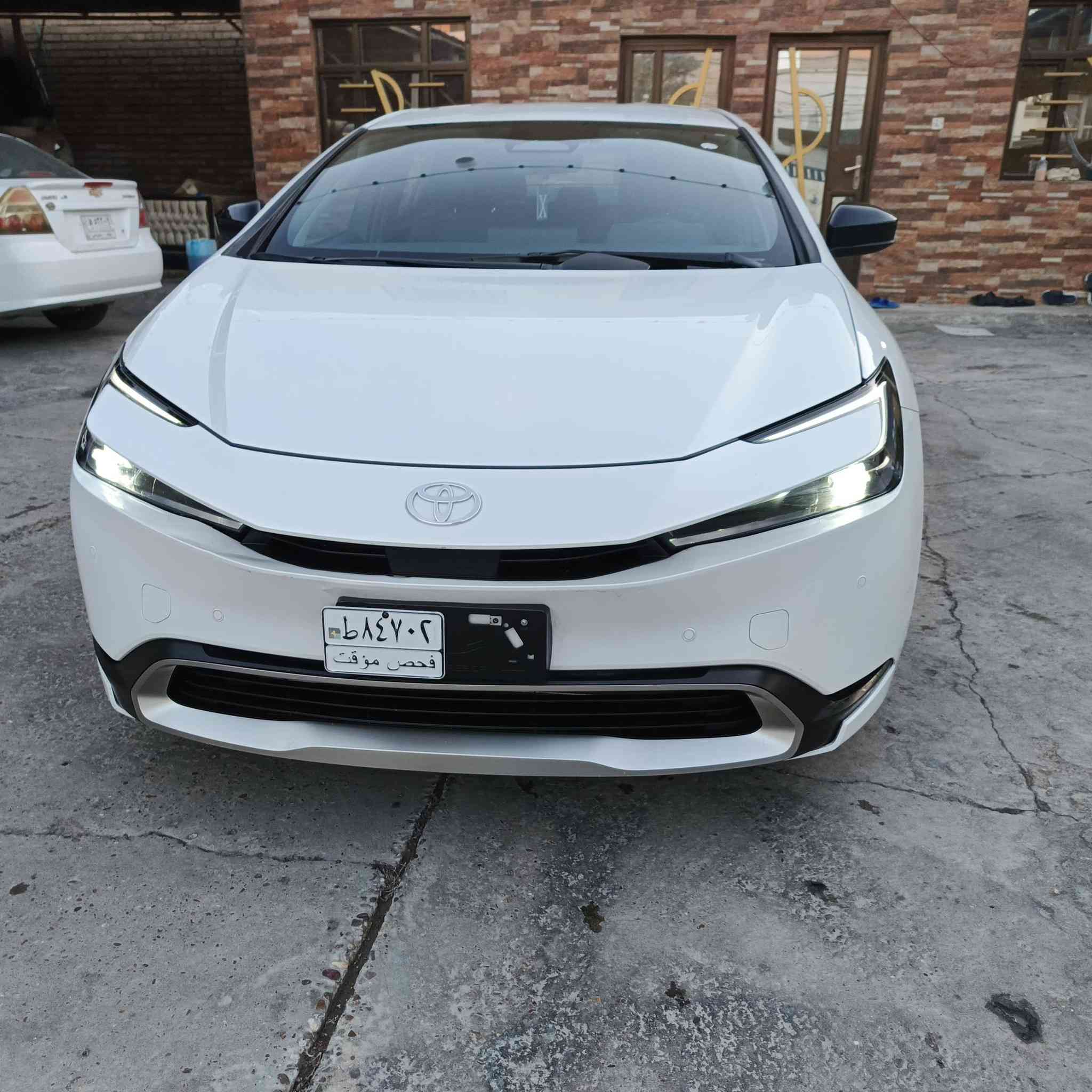 تحيه طيبه .. للبيع تويوتا بريوس الشكل الجديد . ياباني اصلي . سياره روعه . ثلاث انظمه (بلكن) بنزين . هايبرد . كهرباء . بدون ارباك . جميع الارباكات سليمه . دعاميه تصليح نفسهه. وصبغ نص جنطه . سياره على وضع الشركه . اقتصاديه جدا جدا . بيه سياقه روعه . تصليح درجه اولى اصرفت عليه ورجعته ابلادي . صور امريكا ناشره . ورقم الشاصي . ماشيه 36 الف حقيقي 
فوللل عدا الفتحه . شاحن اصلي مع السياره اني مشتري . اكرر سياره ثلاث انظمه . ياباني اصلي . سياره باسمي اني مستورد . تحويل مباشر . 
بغداد . كريعات . معرض القمه للسيارات الحديثه 
السعرر المطلوب  185$ 
م/ ***********
