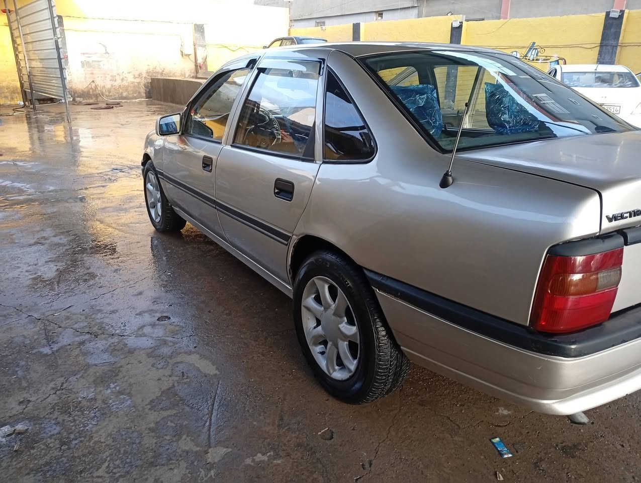 اوبل فكترا موديل 1991
مكينه 20كير اوتو شرط رقم سليمانيه كوبون بنزين موجود 
سياره مصبوغه جماليه مرايت كهربائي تدفيه وتبريد ولاكن تبريد ميشتغل سعر 40وبي مجال ***********
