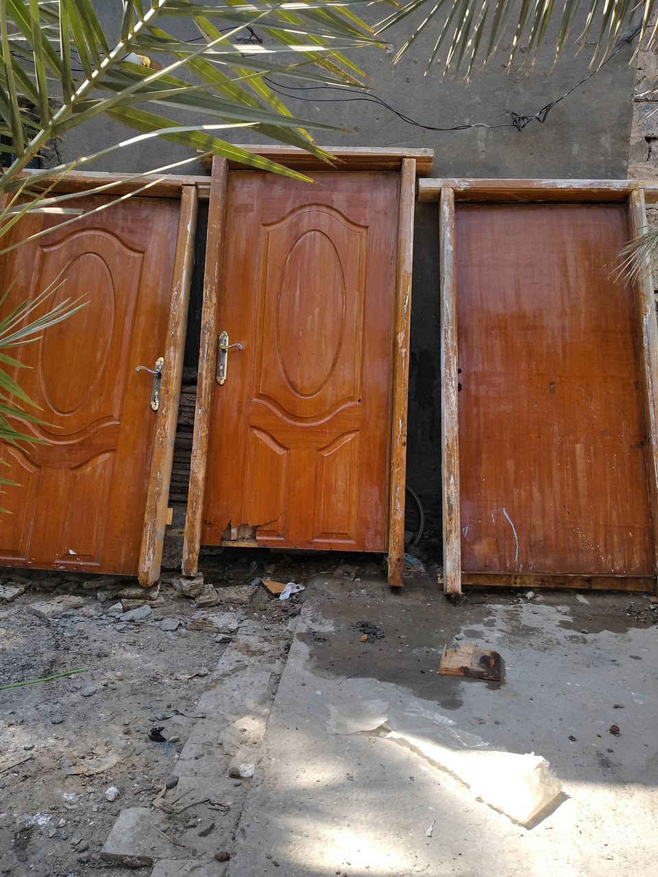 للبيع السعر 25الف الباب الواحد مكان بابل وردية خارج
***********
