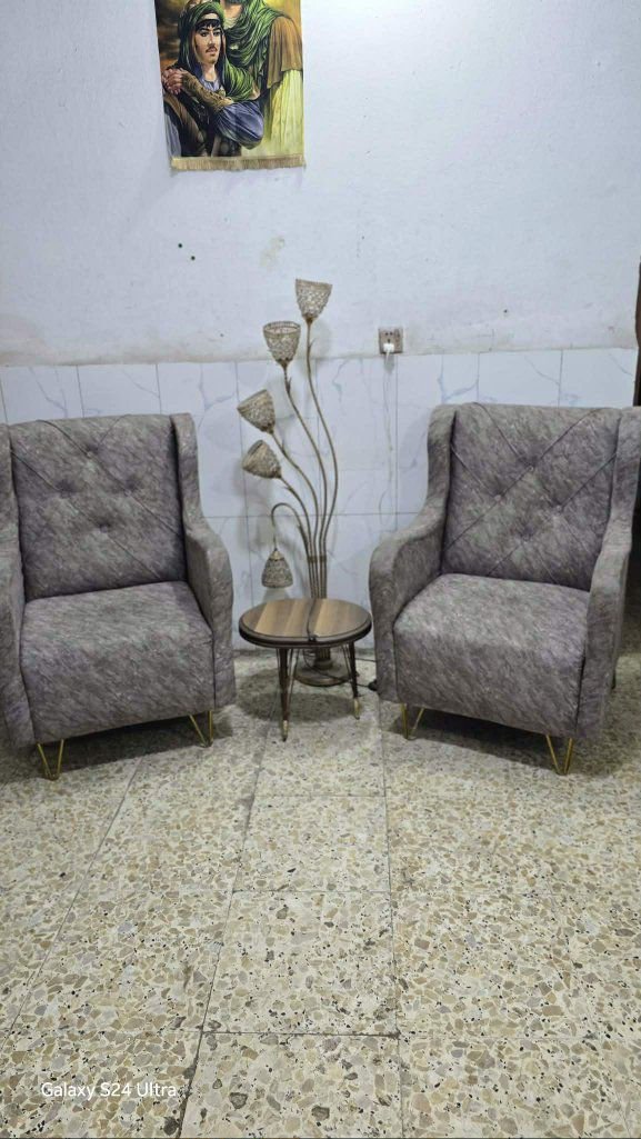 نص تخم 5 مقاعد نظيف 
سعره 140 وبي مجال مكان البياع
 يوجد توصيل بكروه ب واتساب
***********
