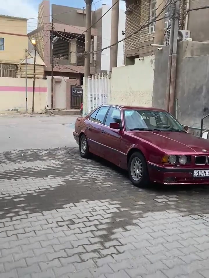 السلام عليكم
بي ام 520 كير عادي مسكر تك فانوس اصل 
كت كامل M
غرفه M جديده
تبريد شغال 
تخم تاير
مكينه وكير جدد
رقم بغداد بأسمي
مداور مباشر
سياره ما بيها نقص
مكاني نجف
سعر  47
***********
