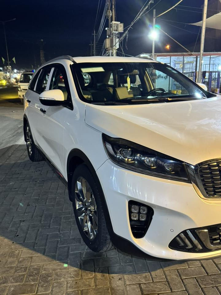 سورنتو 2019 رقم بغداد 
خليجي مكفوله ابيعلك على هذا السونار 
محرك 6 سلندر 7 راكب 3 قطع تبريد
بصمة تشغيل بصمة أبواب 
جنطة كهربائي حساس امامي خلفي 
لد امامي خلفي إشاره بالمري 
ماشية 75شرط الجرس 
السعر (239) وبيه مجال شي بسيط 
مكاني بغداد 
***********
