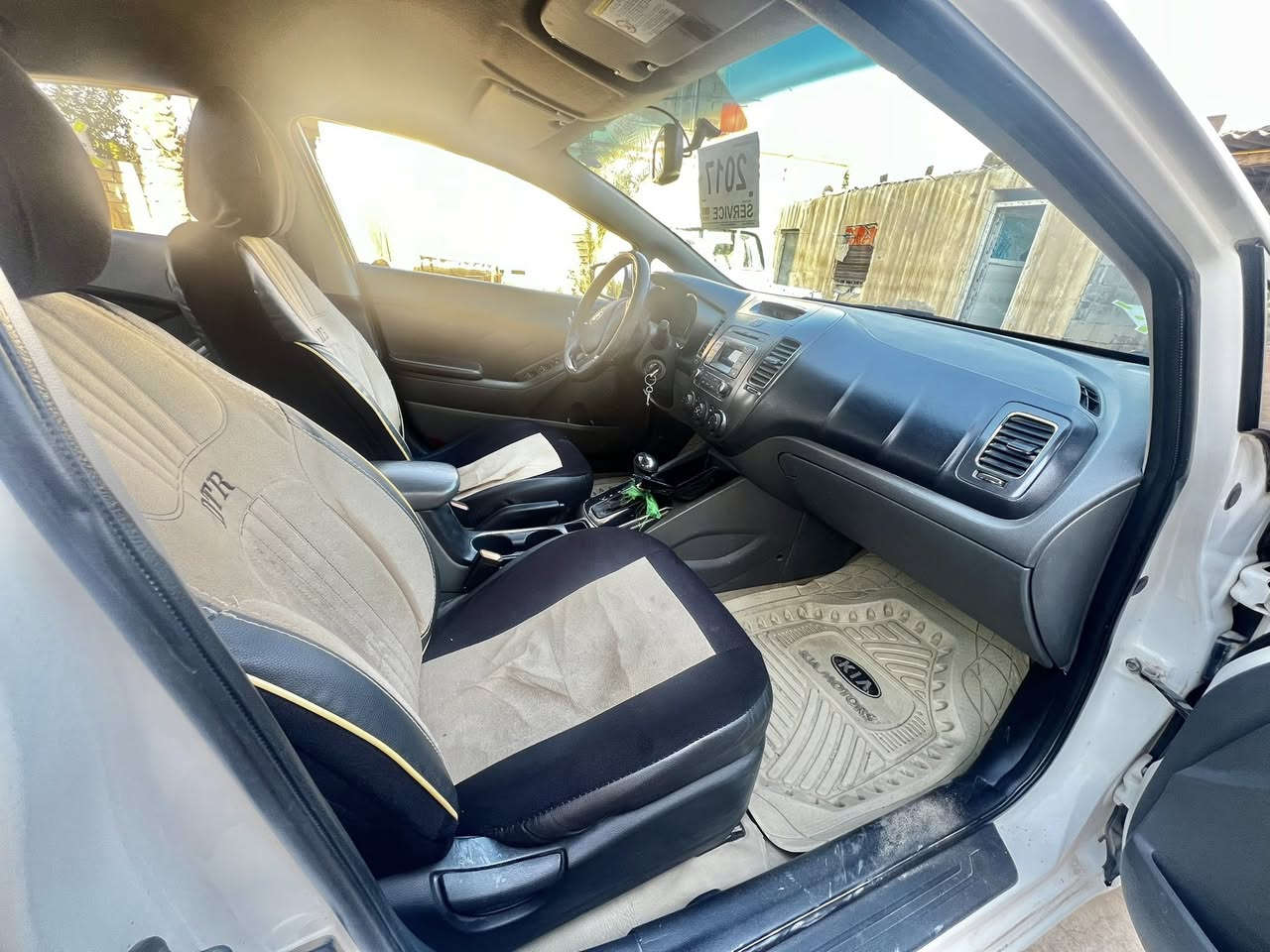 سيراتو موديل 2017
مكينه1600 كفاله عامه 
يوجد سونار 
تخم تاير صدر امامي وخلفي جديد 
رقم أربيل. جديد 
واسط زبيديه 
السعر بلاش للطيبين 
***********
