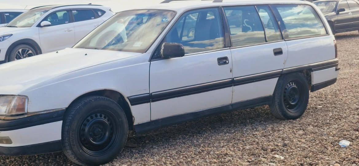 السلام عليكم 
اوبل اوميگا استيشن موديل، 1992 حجم 20
رقم نينوى دولي سنوية لغاية 2031 شرط التحويل 
السيارة وضع شركة ماتصرف عليها دينار 
جاهزة گير ومحرك طخم تايرات وحدادية كلهم جدد وبشرط وبدون خياس 
داخلها جداً نظيف مابيها نواقص 
السعر 28$ وبيها مجال بسيط 
للاستفسار ***********
