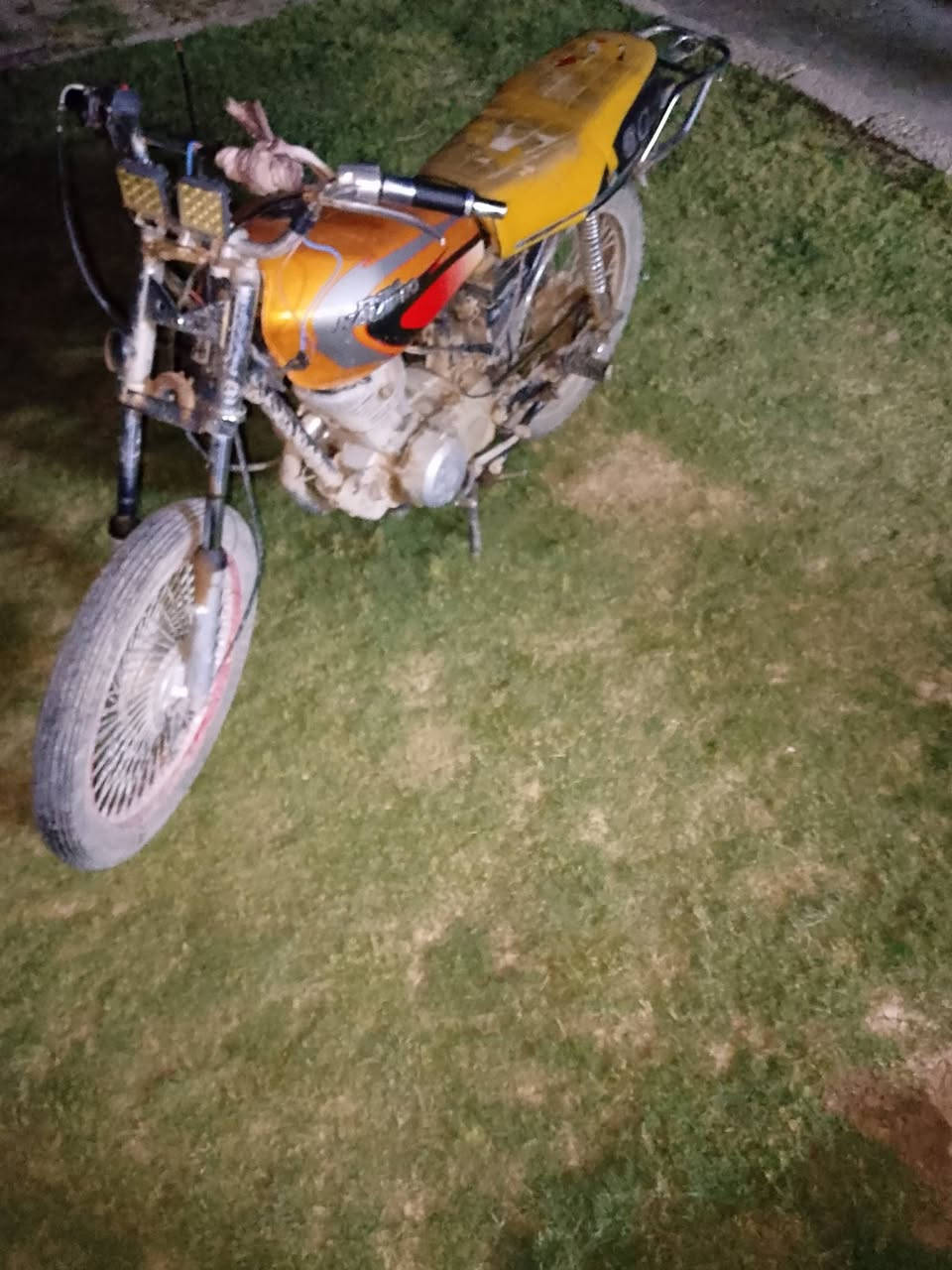 سلام عليكم ماطور اللبيع نضيف نشاطه فول 250وبي مجال
***********
