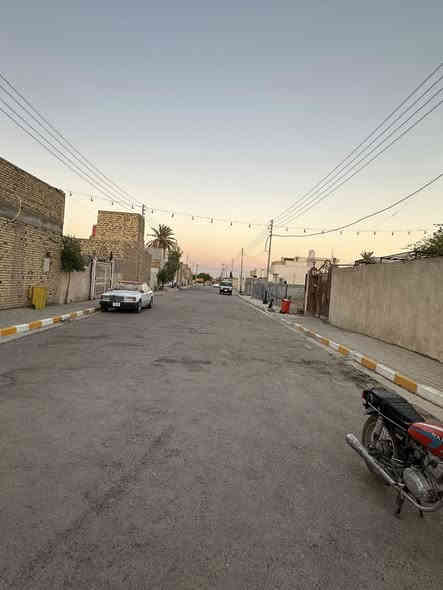 السلام عليكم 
قطعة ارض للبيع مساحة 418 متر طابو 25 زراعي 
متوفر الخدمات ( ماء - كهرباء - تبليط ) 
الموقع الأرض دوانم دور النفط 
للاستفسار الاتصال على الرقام الاتية:
***********
***********
