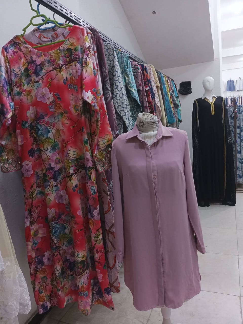 يتوفر حالياً 
رجالي نسائي بجميع انواعها 
نظافة وجودة عالية 
برندات و ماركات عالمية 
سوق الشيوخ حي العسكري شارع الصورة قرب حسينة الإمام الحسن العسكري عليه السلام


**إذا كنت صاحب هذا الإعلان وتريد حذفه لأي سبب، رجاءا أرسل رسالة إلى الدعم الفني**