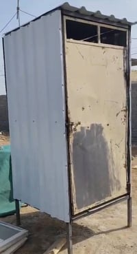 تواليت جينكو شغل ممتاز سعرها ٣٠٠ وبيها مجال للاستفسار الاتصال على الرق...