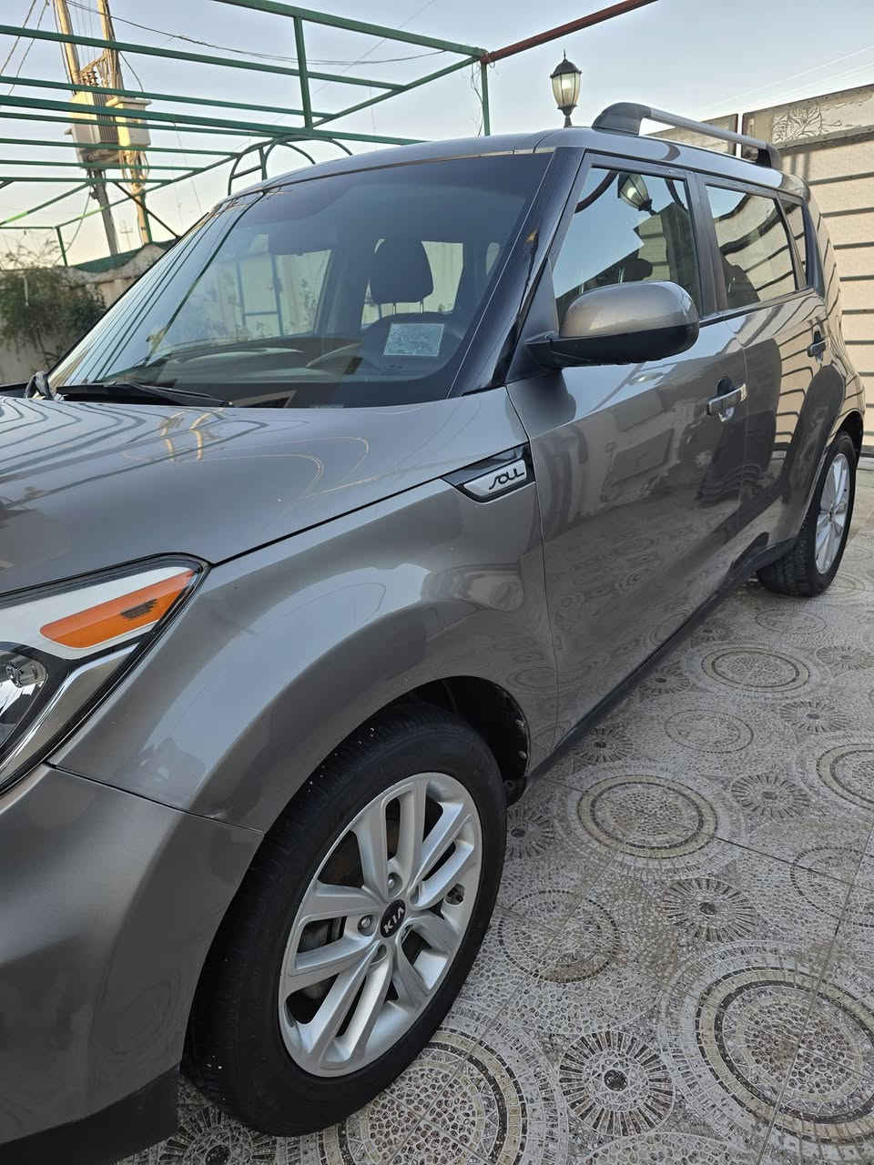 صول ٢٠١٨ واسط
ماشيه ٧٥ 
سيارة جاهزه وكل نقص مابيه 
تحكمات شاشه كبيره محرك ٢٠٠٠ جديد حساس خلفي 
مكاني واسط الكوت ***********
