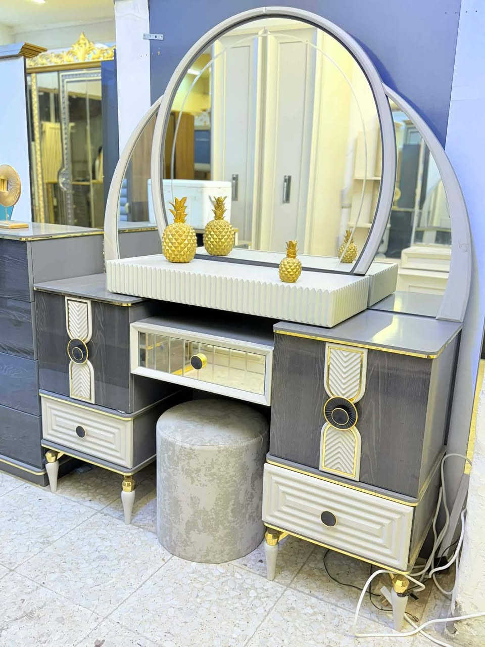 ✨ غرفة تركي 🇹🇷 مودرن اصلي 9قطع 
نظام ابواب
سرير مخزن عملي اناره شغاله 
 قماش وتر بروف أصلي
جام ليزري 
✨ نظافة 90 /💯
 شد ونقل مجاني داخل بغداد
توصيل للمحافظات بأسعار رمزية


**إذا كنت صاحب هذا الإعلان وتريد حذفه لأي سبب، رجاءا أرسل رسالة إلى الدعم الفني**