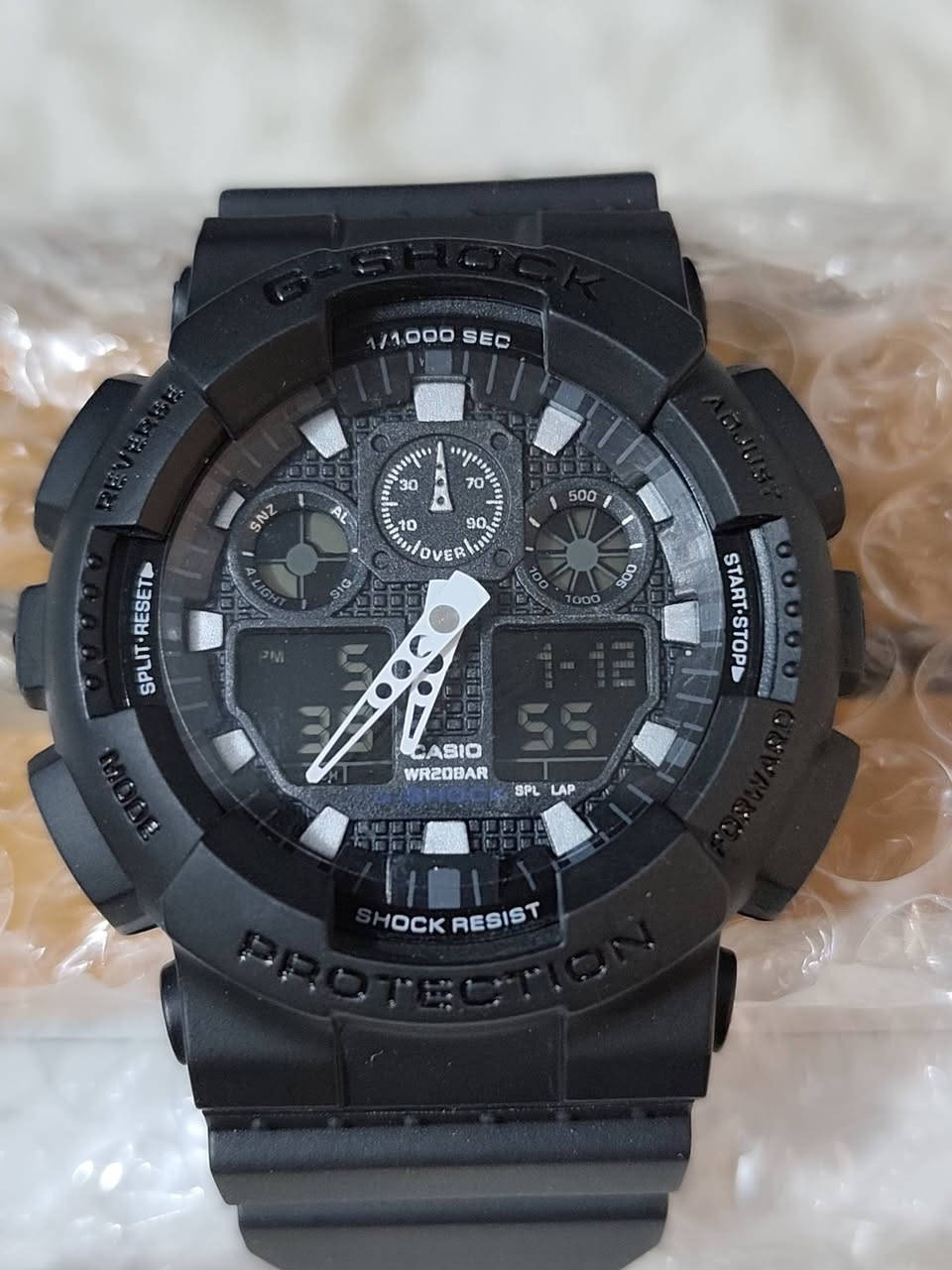 ساعة Casio G-Shock من سلسلة GA-100 اوتحديداً الموديل ذو اللون الأسود الكامل. تصميم ضخم ومتين  يجمع بين العرض التناظري (العقارب) والرقمي
ملاحظة مهمة الاظائة لاتعمل فقط 
30 الف


**إذا كنت صاحب هذا الإعلان وتريد حذفه لأي سبب، رجاءا أرسل رسالة إلى الدعم الفني**