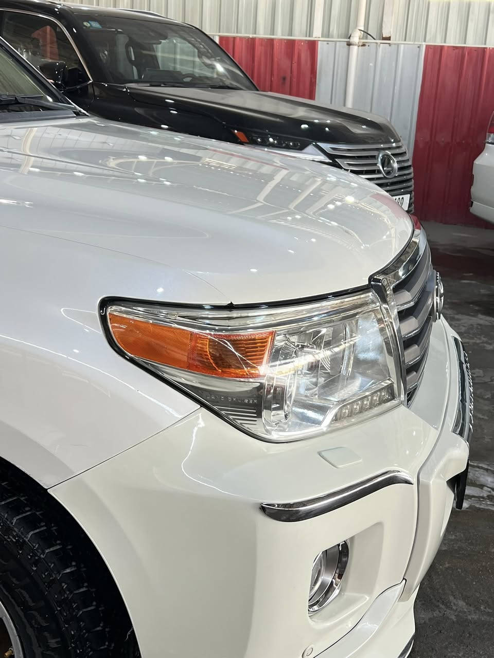 السلام عليكم
للبيع فقط 
لاندكروز 2012 فطيم 8 سلندر /4600
رقم بغداد بأسمي شخصياً 
مكفولة من الضربة والصبغ والتبديل والبارد والفتح 
ماشية 191 الف كم 
تخم تاير جديد وادامة منضومة بنزين من بلكات وفيت بم ونوزلات ودهن كير كله جديد 
السعر 370 وبيها مجال بسيط جداً 
ماعاجبك السعر اعبرها ان شاء الله تحصل غيره 
المكان الناصريه 
هـ ***********
