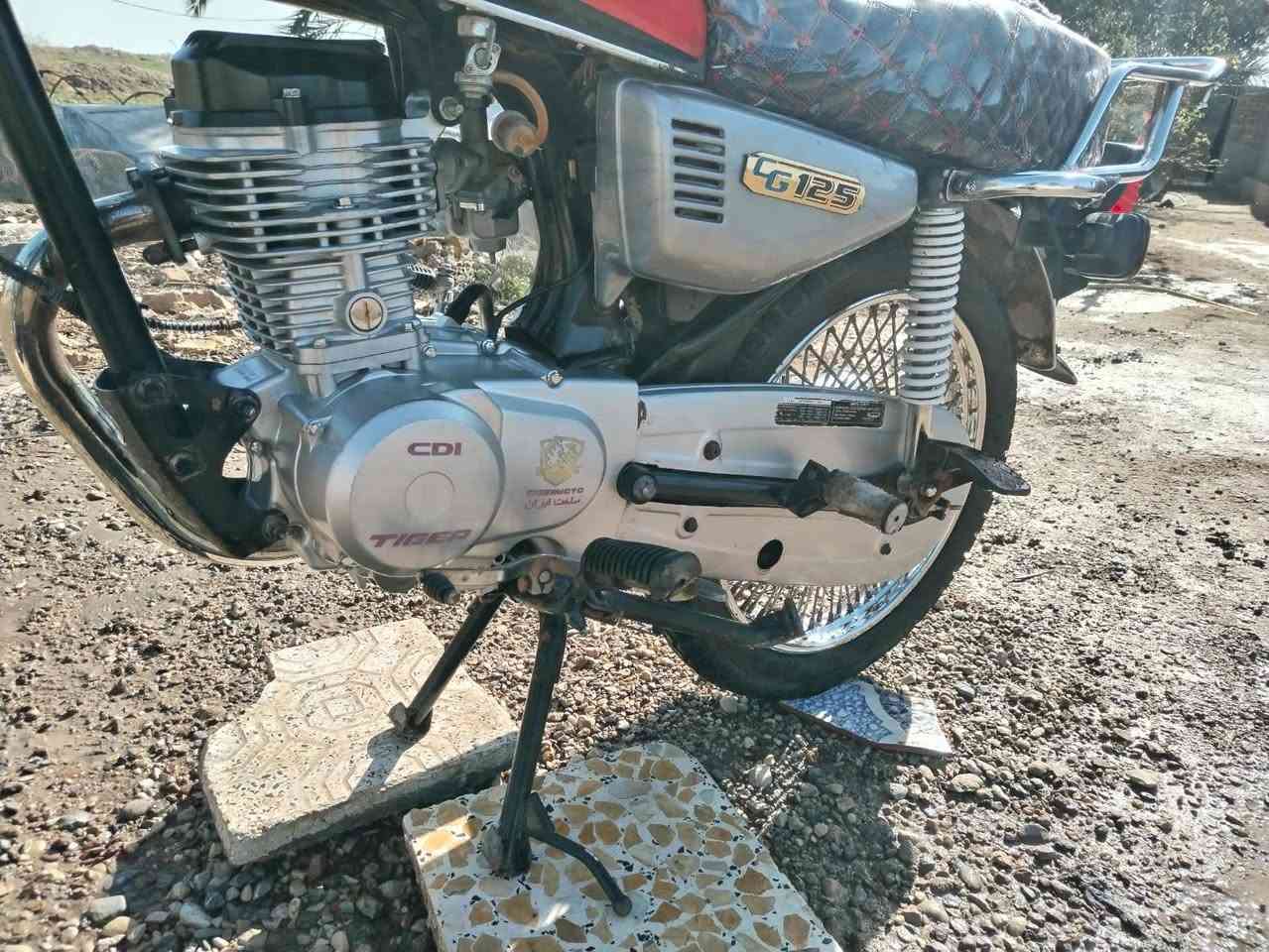 سلام عليكم دراجة تايكر موديل 20محرك مامفتوح دراجة
نضيفة مال جناي مامتعوبة شلعة ومعدل ونضافة 
سعر ٥٠٠وبيهة مجال وشراي بية خير ويدلل 
خاص متواجد وهذا رقمي ***********
