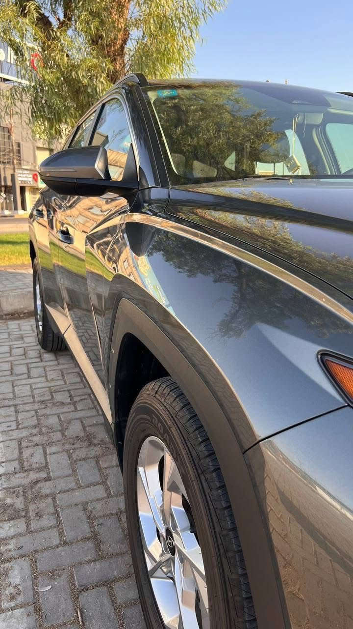 السلام عليكم توسان 2022 السياره جديدة وضع الشركه السياره جديده حيل حدثها بصيط بدون يرباك ودون دواخل بس قبق جنطه بيع  مستعجل ماشه 45 الف بسعر 188 ورقه مكانها بغداد ***********
