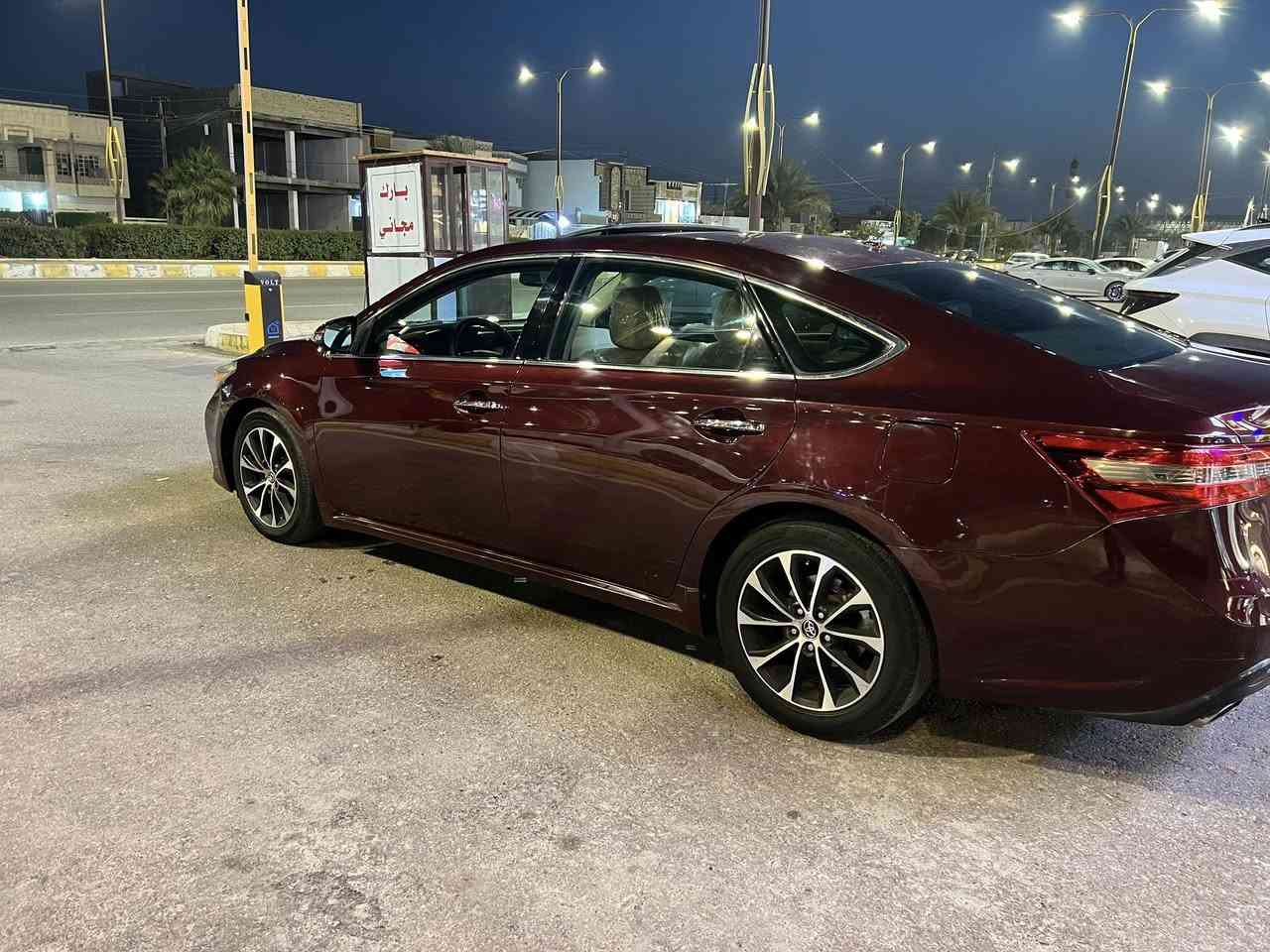 السلام عليكم ورحمة الله وبركاته
2016 Toyota Avalon XLE

وارد امريكي ( صور الحادث مرفقة ) 

*مقاعد جلد كهربائية دوشمة جديدة مع أمكانيه تعديل مقاعد 8 وضعيات 
 * شاشة 
*نظام صوتي ENTUNE  8 سماعات صوتها رهيب 
* كاميرا خلفية 
*تشغيل بصمة 
*منافذ AUX/USB
*فتحة سقف
*حساس جام 
*تدفئة مقاعد
*انظمه SPRT , ECO , NORM
——————————————
انظمة الأمان والسلامة :

* 10 وسائد  هوائية  (امامية ، جانبية ،ستائرية ، للركبة )
*فرامل ABS  مع توزيع الكتروني للفرامل EBD ونظام مساعد فرامل BA 
*نظام مراقبة ضغط الإطارات 
*مثبت سرعة
*نظام  مساعدة صعود مرتفعات عالية  

——————————————
السعر = 18.500$ وبيه مجال 

للأتصال : ***********

مكان السيارة : الفلوجة
