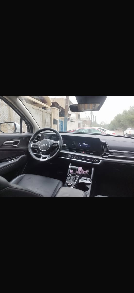 كيا سبورتج وارد حادثها كما في صور تبديل باب خلف السائق ابلادي وباب سائق مصبوغ
بدون دواخل 
بدون ايرباك 
ماشية ٩ الف 
فول موصفات 
بانورما 
بصمه 
كشنات جلد وكهرباء 
تدفئه
ويل كب
شاشه دجتال
شاحنه لاسلكي
محرك 2500 
سياره جديدة
بدون ارقام 
عارضها 210 وبيها مجال
لاستفسار 
***********
