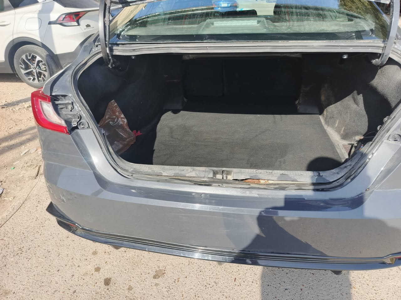 𝐓𝐎𝐘𝐎𝐓𝐀 Camery- S𝐄 - 𝐇𝐘𝐁𝐑𝐈𝐃 -2025
تويوتا - #كامري- SE - هايبرد -2025

* رقم بغداد بسمي
*حادثها جاملغ خلفي ايسر والباب صبغ +بارد 
* اللوان: اسمنتي 
* الموديل: 2025
* عداد المسافة: 20ميل فقط
* حجم المحرك: 2.5L (هايبرد - هجين)
* بصمة تشغيل 
* كشن هيتر للسائق والراكب الامامي
* استيرن هيتر
* كاميرا خلفي
* هاند بريك بصمة
* ئوتو هولد Auto Hold
* رادار امامي (تحديد مسار)
* رادار جانبي (نقاط عمياء)
* نظام : Eco
* نظام : Normal 
* نظام : Sport
* كشن السائق كهربائي

السعر 185 بيها مجال للشراي مكاني بغداد السيديه...بيع فقط 
*موبايل ***********
