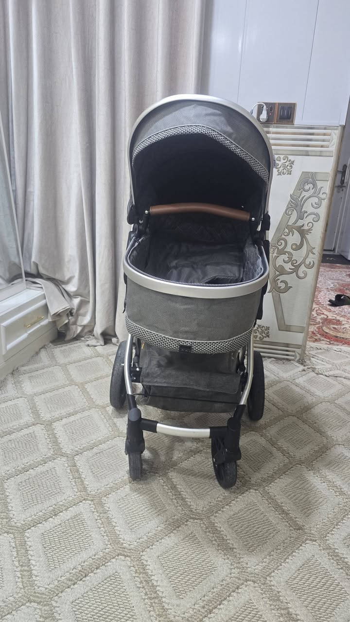 عربانة اطفال ماركة اصلية بيهه هواي مواصفات
سلة تنفصل
جنط ٢ كبار
دبلات بالتواير
تتطبك 
وبعد هواي شغلات
 ماخذهه ب١٥٠ وما مستعمليهه غير كم يوم
سعرها ١٠٠ وبيها مجال
***********
