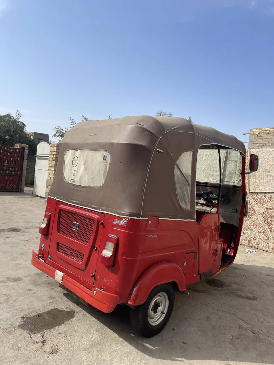 سلام عليكم تكتك البيع 2021 شهر 8رقم وسنويه  كشرة بيه ضربه بلغد ومكينه مجفته لا تنقص ولا تبخر سعرها 8وبيه مجال مكاني ميمونة  ***********
