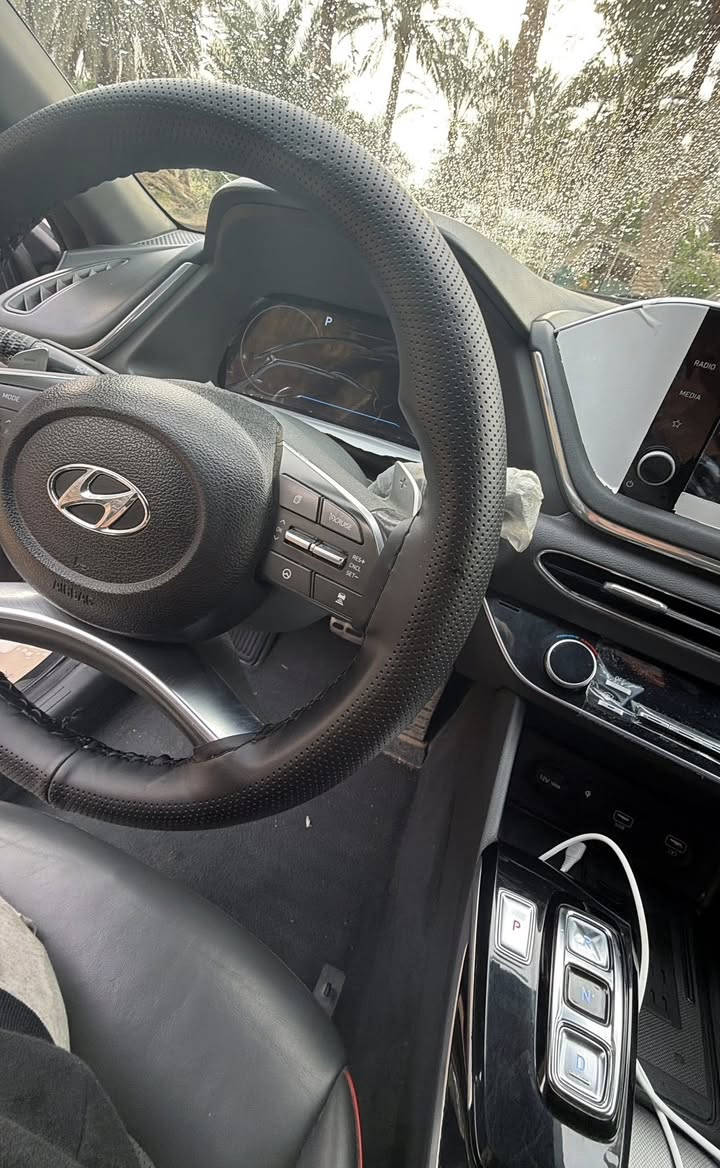سوناتا
Pالسعر ١٣٨ مناسب جداً ومجال بسيط جدآ 
حادثها امريكا ٣ قطع

‏‎ - ‎بصمة - ‏ 

‏‎نضام سستم سماعات BOSS 12 سماعة 

‏‎شاشة وتحكم بجميع اعدادات السياره

‏‎‏‎تشغيل عن بعد 

‏‎هاند بريك كهربائي - ‏‎نظام السياقة الاليه

‏‎كير شفتات بالستيرن‎

‏‎رادار جانبي نظام النقطة العمياء  

‏‎‏‎عداد الاكتروني شاشة ديجيتال 

‏‎‏‎كاميرا خلفية دوارة مع الستيرن 

‏‎‏‎نظام مانع انزلاق ABS - ‏‎تدفئة كشنات ‎

‏‎كير لمس ( 8 سرعات ) 

‏‎‏‎لايت امامي زنون +  بكلايت ليد ‎- ‏‎‏‎تبريد لمس 

‏‎مقعد السائق كهرباء‎

‏‎كشنات جلد + كنتارة 

‏‎تبريد قطعتين + امامي وخلفي ‎- ‏‎تحديد كروز سرعة 

‏‎توقف ذاتي  مانع تصادم auto stop

‏‎رادار خلفي + ‏‎رادار ة

‏‎نظام الامن عند نزول من السيارة تنبهك في حالة وجود سيارة قادمة من جهة اليمين او اليسار   ‎

‏‎نظام تحديد المسار  

‏‎اوتو هولد مساعد الازدحام ونزول المنحدرات 

‏‎‏‎اربع انظمه قياده

‏‎شحن لاسلكي + منفذ شحن usp خلفي

‏‎صندوق ذكي يفتح عند الاقتراب 

‏‎ويل كب حجم 18
رقم سياره بغداد بسمي هزه جديد مداور ثاني يوم 
رقم الهاتف ***********
