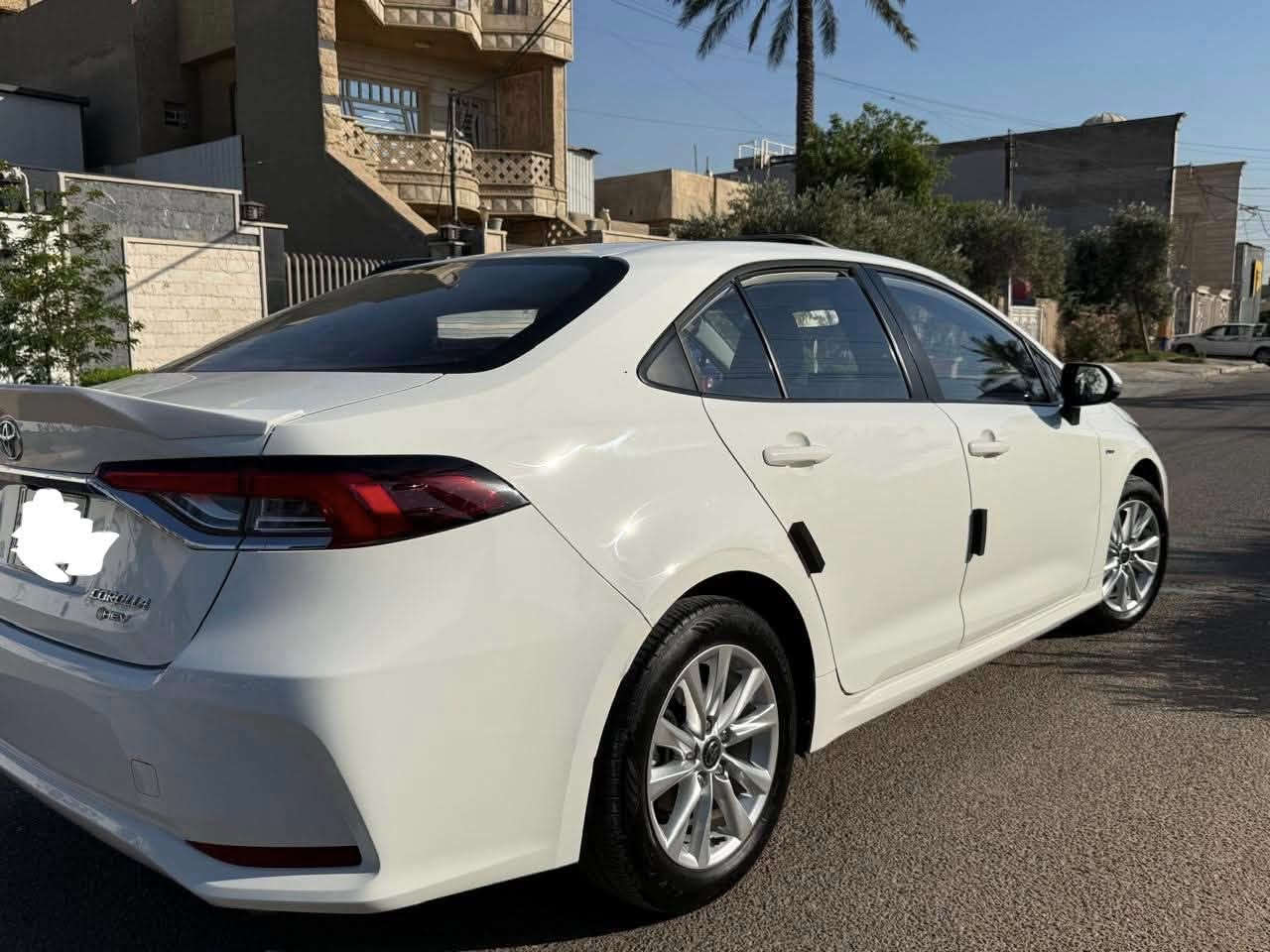 كورلا  شكل الخليجي 2025  محرك 1800 هايبرد HEV رقم بغداد بسمي السيارة
السيارة فول موصفات 1/1 
❇️ (كرسي كهربائي داخل جلد اسود بلادي ام سبايدر البلدي )‼️‼️
ماشيه 24 الف سيارة جديده 
سيار مكفول بس بيه شخط ب الهلال الجاملغ الخلفي 

سعر 23 مليون و 250 الف 

عنواني بغداد 

رقم تواصل ***********
