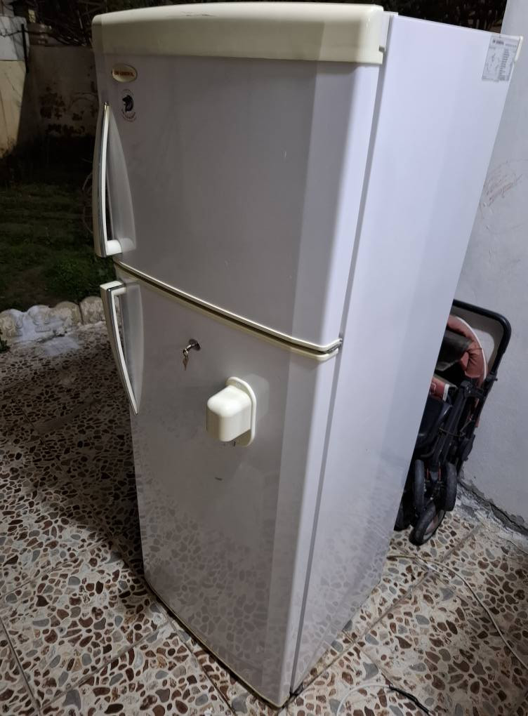 ثلاجة حجم وسط نظيفة ١٣٥ الف
موجودة داخل المجمع


**إذا كنت صاحب هذا الإعلان وتريد حذفه لأي سبب، رجاءا أرسل رسالة إلى الدعم الفني**