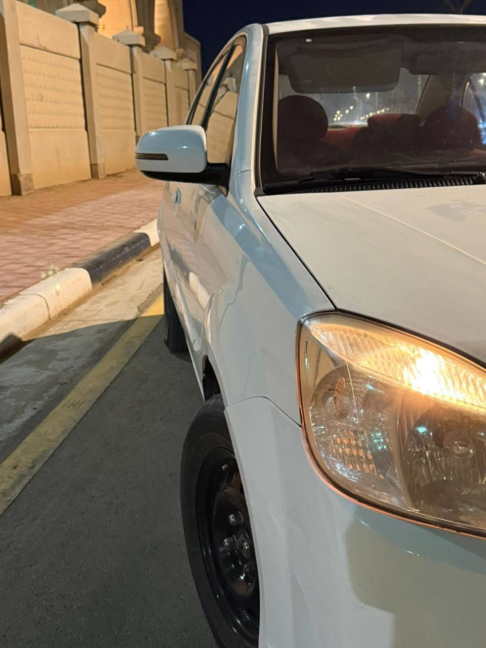 ريو موديل  ٢٠١٢
رقم اربيل 
مكفولة من الضربة فقط بارد 
وحار تقريبا اقل الشهبر بالجاملغ الخلفي 
تبريد خير من الله 
مكينة وكير جدد تخم تاير نضيف  مكان  كربلاء سعر 85 وبيه مجال ***********
