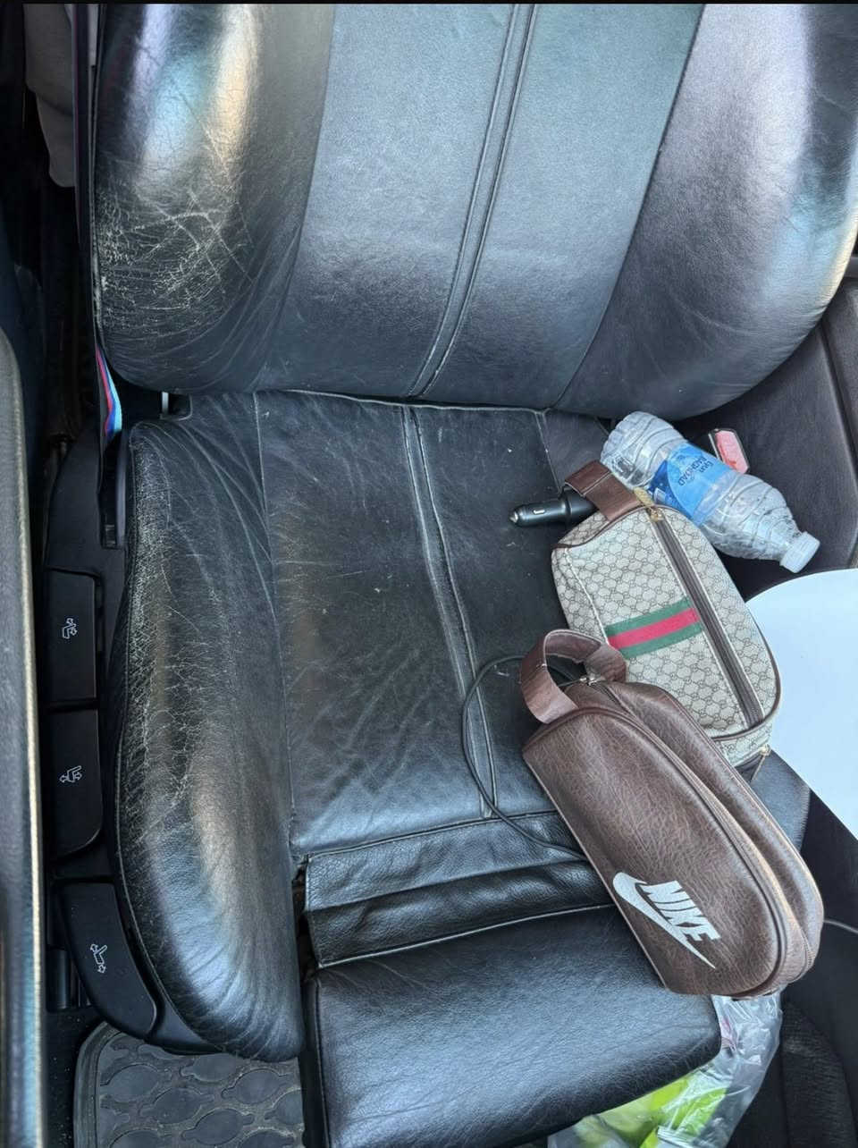 سلام عليكم
تخم كشنات صقر M الامامي مال سايق بي فتك فقط انطيك ويا كشن اضافي تاخذ منة المقعد ومنزل صورتة 

اما الكشنات الخلفية جدد تجاويهن كاملة 

السعر 250 الف قفل الي يفيدة التخم يراسلني وبالخدمة 

زوج دبلات صقر خلفية 50 الف قفل

شاشة ايباد مستخدمة اسبوع وياهة كارتونتها 75 قفل 

***********
