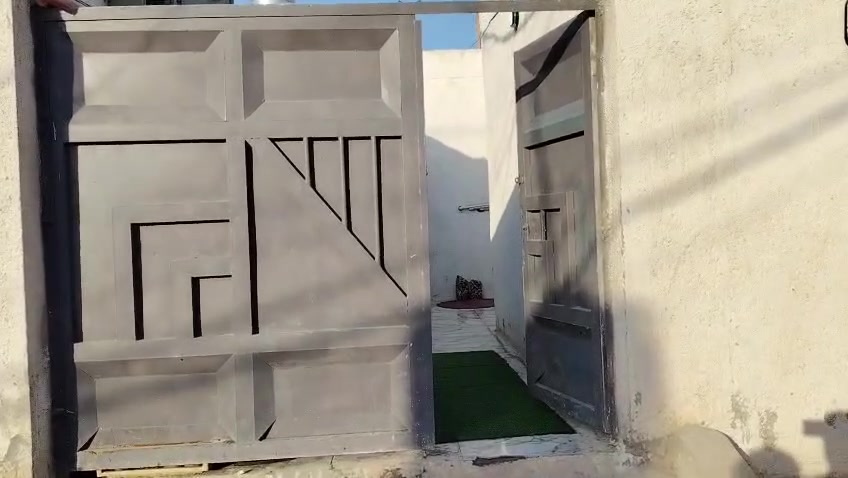 للبيع، بيت 190، م، طابو زراعي سند 25،،بناء بلوك عكاده سيراميك سقوف ثانوية،، 3، غرف، صاله، إستقبال، مطبخ، صحيات،، كل الخدمات موجودة ماء كهرباء مولد مدرسة، شارع كربلاء عمود 130، شارع الزركه،، السعر،، 45، مع المجال،، رقم الهاتف، ***********@@
