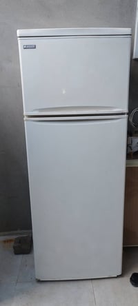 ثلاجة ارجليك • ١٨ قدم • شغال