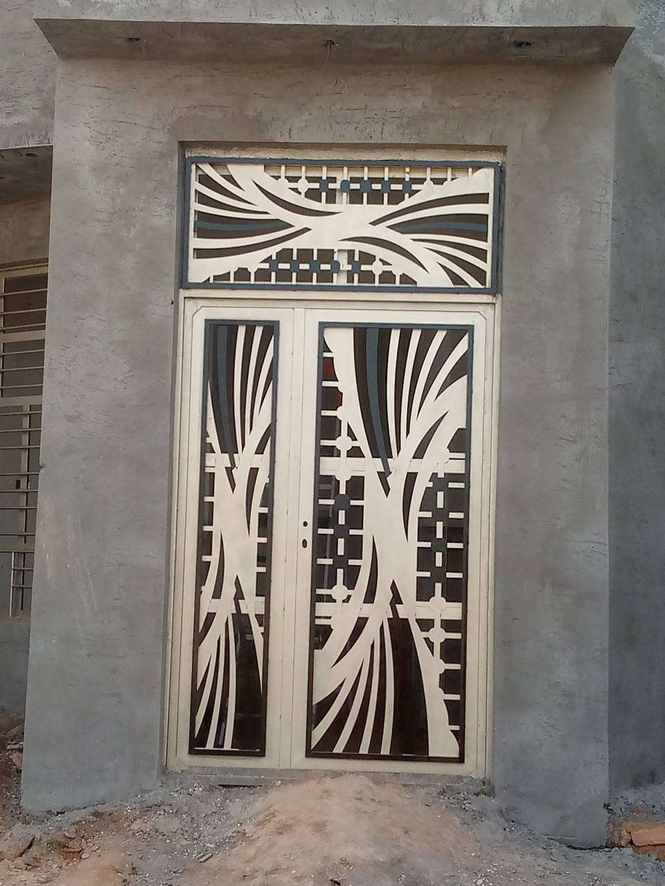 السلام عليكم موجود صباغ اشتغل واجهات المنازل وداخل المنازل والديكور بديل الخشب وبديل الرخام واشتغل سقوف ثانويه وسحبات البورك جاهزه باسعار كلش مناسبه واعمل جميع المحافظات شغل حلو ونظيف درجه اولى 100% والعمل قدام عينك بالصور استفسار على هذا الرقم واشتغل الشبابيك تنظيف وصبغ ***********
