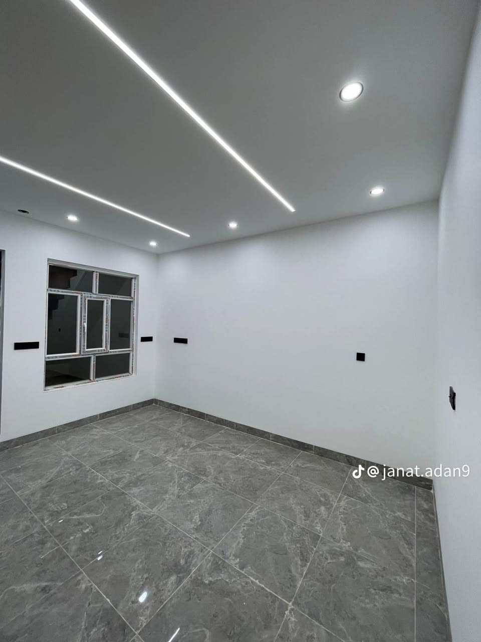 #🏠دار للــبيع Vip حديث
بناء سنة 2026
مساحة 120متر على شارع 15 متر
طابو صرف واجهه 6 طابقين 
 مبني باحدث المواصفات العصرية 
(كركوك حي المعلمين) 
 _________________طابقين
يتكون الطابق الأرضي :من استقبال + هول + غرفة نوم+مطبخ حار وبارد+صحيات 

الطابق الثاني 2 غرف نوم+وهول +صحيات 
البيت تبريد مركزي +وسقوف مغربيه حديثه مبني باحدث المواصفات + نظا كاميرات 🎥 مراقبة + غاز مركزي 
#السعر225 مع مجال

للاستفسار  عن 📞✔️اتصال 

  ***********
................................
أو زوروا مكتب السعيد الكائن حي الواسطي سايدين شقق ألغاز مقابيل جامع الشيخ ابراهيم البرزنجي
