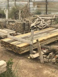 خشب للبيع لوح طول 4متر مكعب جديد +سير +مقاصير العدد الكلي مكعبين.   ال...