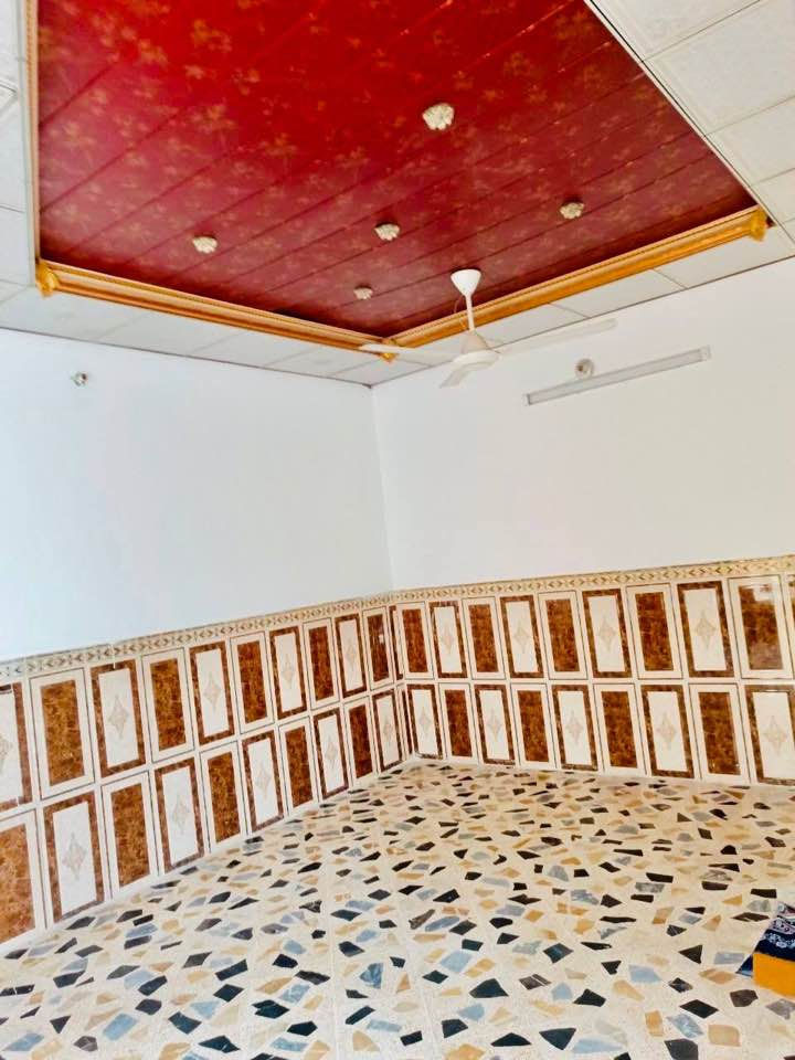 السلام عليكم
دار 130متر للبيع اساس صب بناء بلوك سقف عكاده  يحتوي على غرفتين وصاله ومطبخ واستقبال وحمام داخلي وخارجي
العنوان :النجف الاشرف /شارع المطار القديم /قرب اسواق عسوله ثاني بيت عن الشارع 

السعر: (45)مليون وبي مجال 
للاستفسار مكتب المهندس
***********
***********
