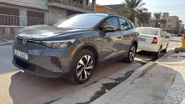 فولكس واكن id4 كهرباء بالكامل برو الماني وارد امريكي 2023 للبيع السيارة بيها قبغ صندوق مبدل نفس اللون ودعامية امامية نفس اللون بدون ايرباك بيها بارد بالباب الخلفي موضح بالصور السيارة جديدة ماشية 28 الف دبل ماطور فور ويل شلعة ومعدل فول الشحنة الوحدة 450 كم مابيها اي نواقص جاهزة للاخير بغداد باسمنا السعر المطلوب 200 وبيها محال للشراي مكاني اعظمية ***********
