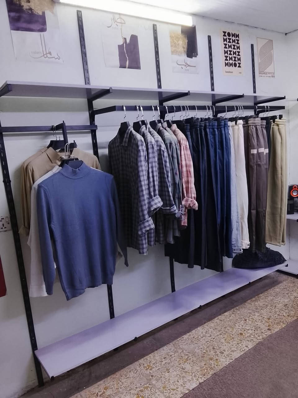 رفوف + تعاليك + استاندات تعليك
للبيع السعر ٣٠٠ 
***********
