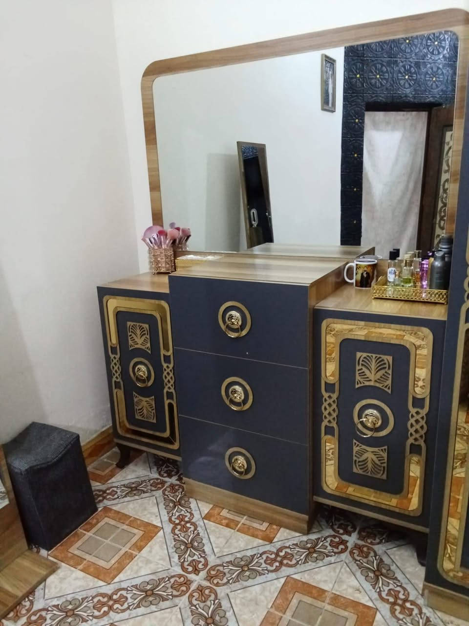 السلام عليكم غرفه تركيه استعمال قليل 9 قطع البيع سعر 650وبيها مجال رقم ***********
