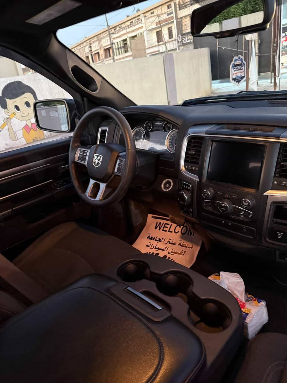 للبيع – دوج رام 2022 كلاسك باب قصير
🚘 الموديل: 2022
🌍 الوارد: أمريكي
🎨 اللون: أزرق
📍 الرقم: بغداد
🛣️ الممشى: 66 ألف كم

المواصفات:
✅ دفع رباعي (فور ويل)
✅ تشغيل بصمة
✅ شاشة كبيرة
✅ حساسات خلفية
✅ كاميرا خلفية
✅ مقعد كهربائي
✅ قير أوتوماتيك
✅ مكيف ممتاز
✅ نظافة داخلية وخارجية عالية

الملاحظات:
🔧 حادث سابق في أمريكا – صدمة على جهة السايق والباب الخلفي العكس، تم تصليحها بالكامل

💵 السعر: 210 ورقة بيع مستعجل 
شوف السيارة وافحصها براحتك
 بيع بدون مراوسة

📌 الموقع: بغداد 
📞 للتواصل: *********** (اتصال أو واتساب)
