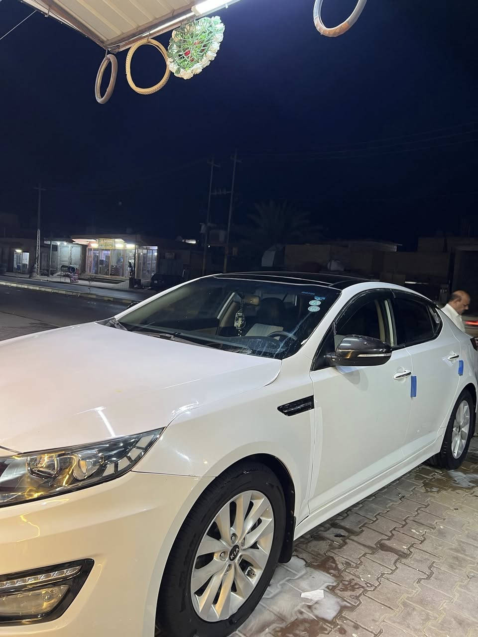 السلام عليكم للبيع سيارة اوبتما مديل 2012 خليجي رقم اربيل الدولي بأسمي سيارة فول مواصفات بانوراما حساسات خلفية شفتات وتحكمات ستيرن اشاير بالمري كامرة خلفية 3 انصمة قيادة الايكو وسبورت والاوتو والفول مواصفات معروفة محرك 2400 لون ابيض صدفي السيارة عليهة ادامة كاملة للمحرك السيارة جاهزة على اخر حبة تخم تايرة ودوشمة جديدة ولايت شمسي وبطارية جديدة وحدادية جديدة سيارة كاملة ونضيفة مال جناي والسونار موضح بالصور السعر 107 وبيهة مجال للاستفسار الاتصال على الرقم *********** 
الموقع نجف/ مشخاب
