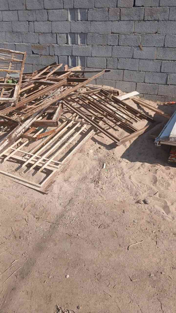 بيبان وشبابيك باله نضيفات كلمن وسعره اليريده يجي يشوفهن ويدلل ***********اتصال
