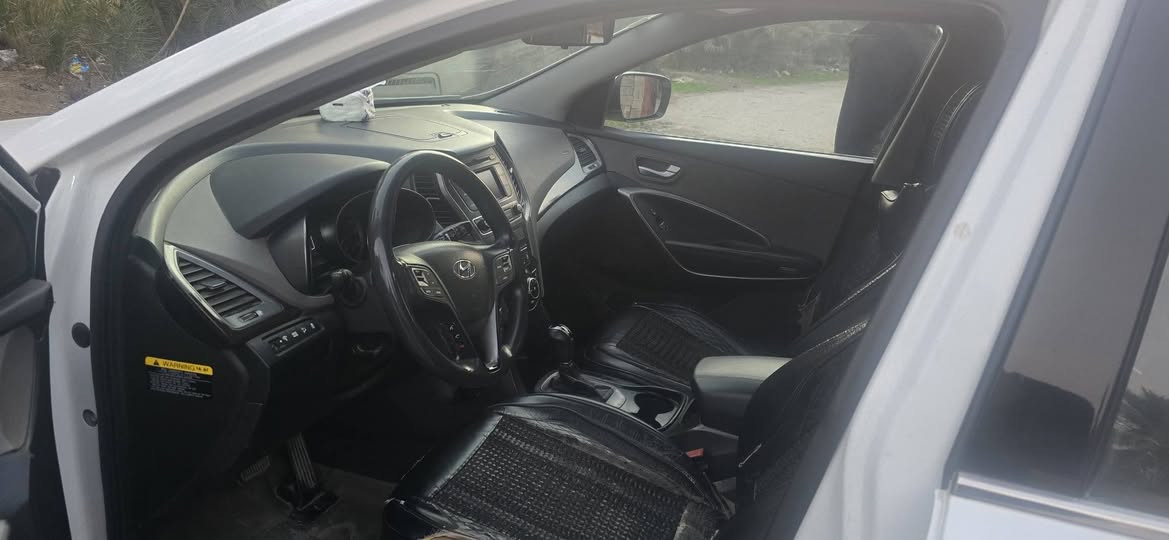 سنتافيا ٢٠١٨ وارد امريكي اللون ابيض صدفي 4 سلندر رقم ديالى  GDIممفتوح عل وضع الشركه السياره بيها شويه صبغ بالصندوك  سنويه وهزه جديده  باسمي تحويل ثاني يوم السعر ١٦٥ وبيها مجال بسيط مكان السياره ديالى بعقوبه الاستفسار الاتصال عل الرقم 
***********
