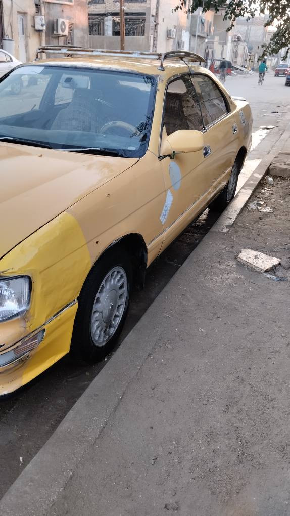 بطه فصل ديلوكس موديل 2000 رقم بصرة المالني مكينه وكير حلوات تبريد شغال كهربائيات شغالة  تايرات نضيفات راعيها موجود بس رقمة راح مني مراوس وذا انضف انطي فرق مكاني البصرة  ***********  خاص موجود  مكفوله من كصه ونقل البصرة, العراق
