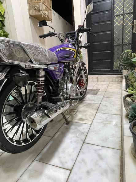 سلام عليكم لبيع دراجه سونك 2025 مكينه 200 الدراجه بعدها بجيس كهربائيات كلها شغاله نكره سلف الدراجه مكفوله كفاله عامه السعر 800 وبيها مجال قليل ***********
— في ‏بغداد الكريعات‏.
