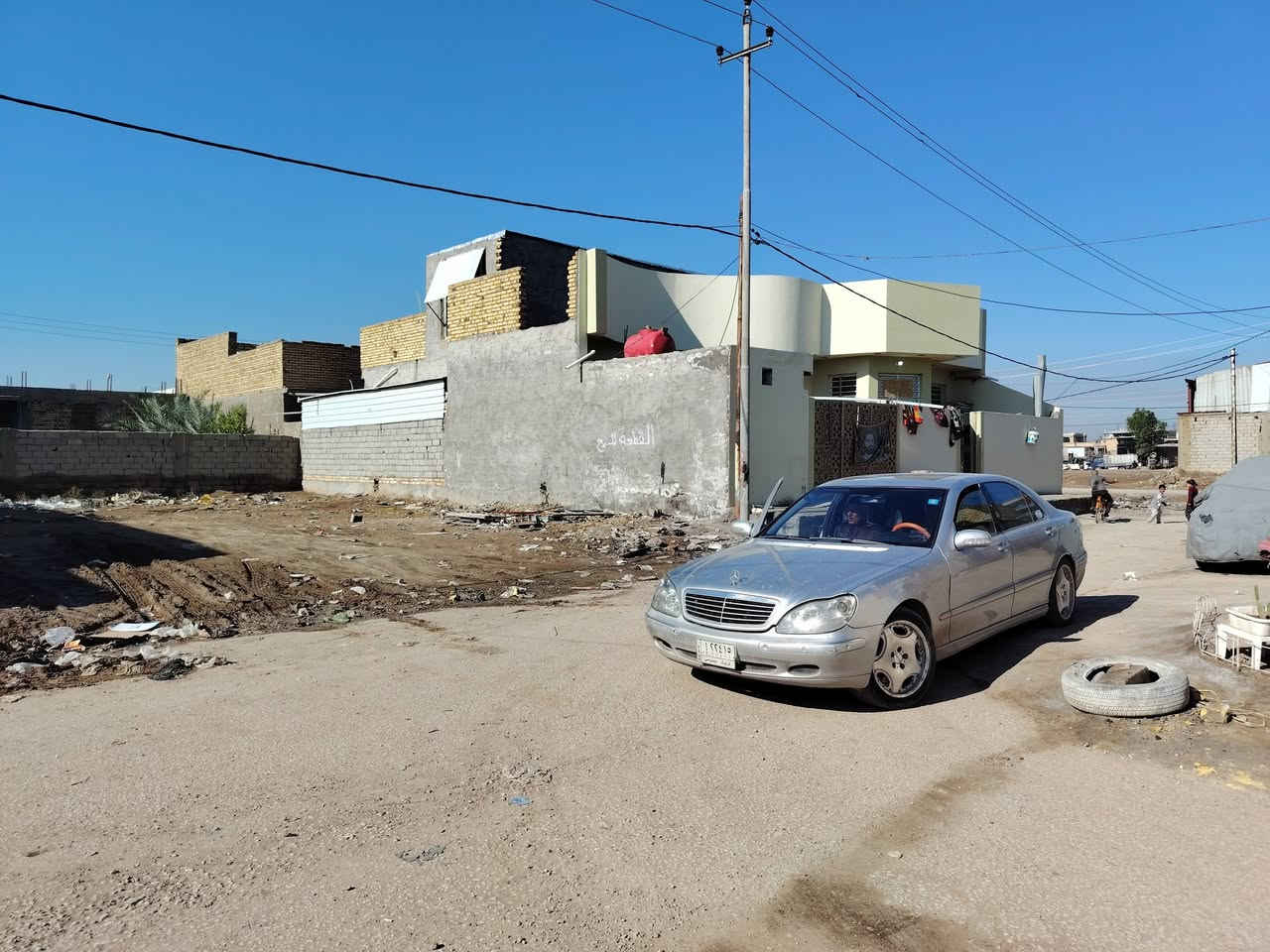 السلام عليكم
قطعة أرض مميزه للبيع طابو صرف باسمي المساحه 300 م رقم القطعه 331 /7 متوفره كافه الخدمات للاستفسار الاتصال على ***********
