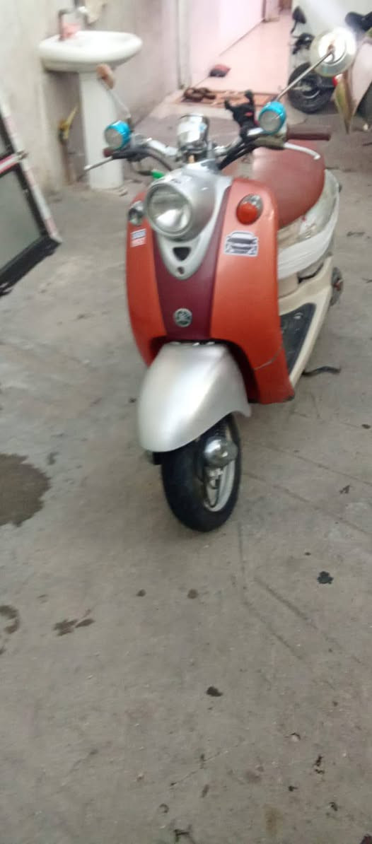 عبد الحليم للبيع السعر 150الف العنوان حي السلام الطوبجي قرب دائرة المرور الرقم ***********
