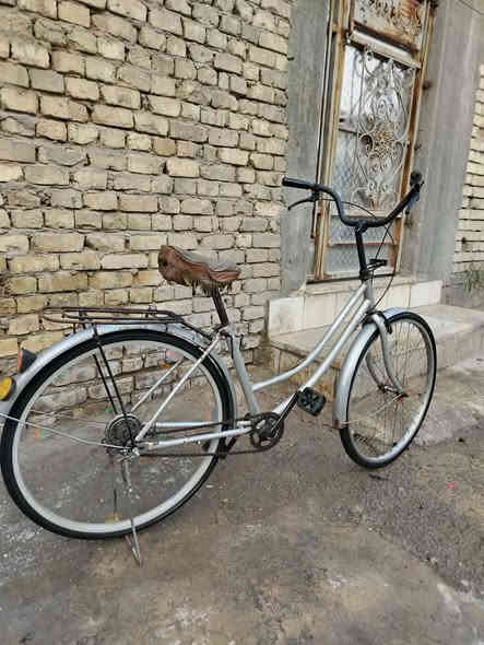 سلام عليكم بايسكل بناتي حجمه 26 نضافة 100 تيرات جديد السعر ٥٠ وبي مجال المكان بغداد العبيدي الاتصال واتساب أو رصيد *********** او
