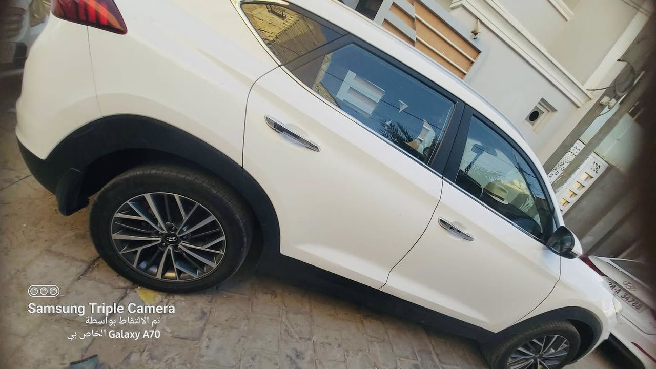 مرحبا توكسان خليجي 2020 ماشيه 75 اصل كير مكينه حداديه بعده شركه تخم تاير جديد دواخل جدا نظيف رقم بغداد انكليزي  بأسمي وهزه وسنويه 2030 باب الصدر مفتوح موضح منشور نفسه راجع بارد موضح + بارد باب خلفي + فايبر كلاس قبق جنطه موضح + طخه بسيطه براكيت بدنه سعر 200$مجال جدا بسيط مكان سياره كربلاء هـ ***********
